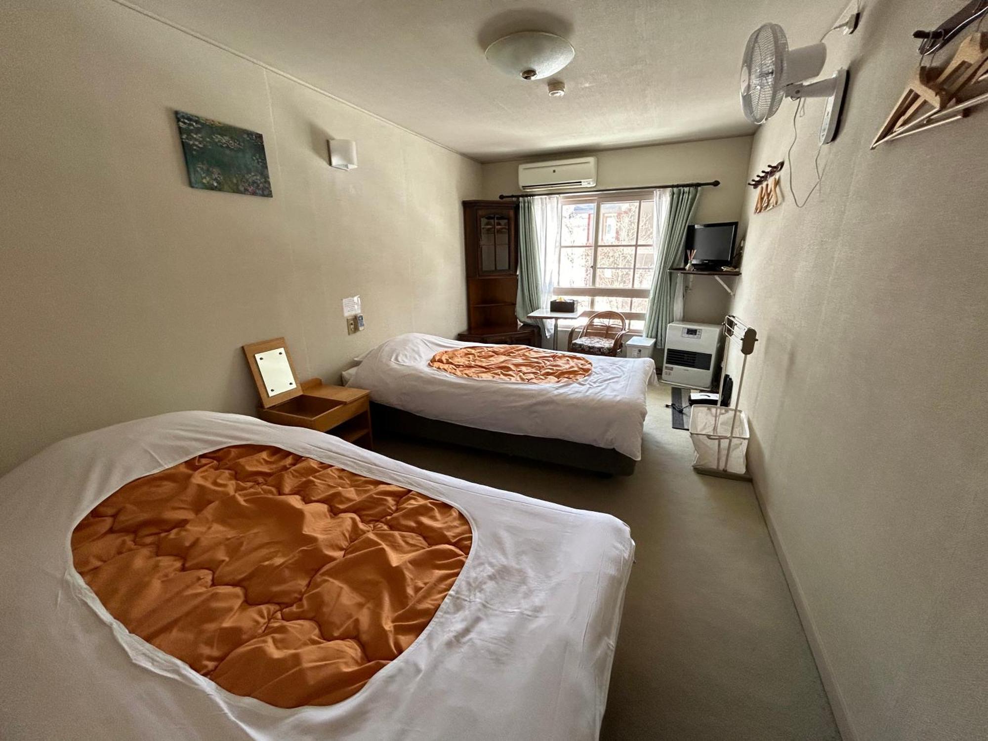 Hakuba Snow Fox Bed & Breakfast Exterior photo