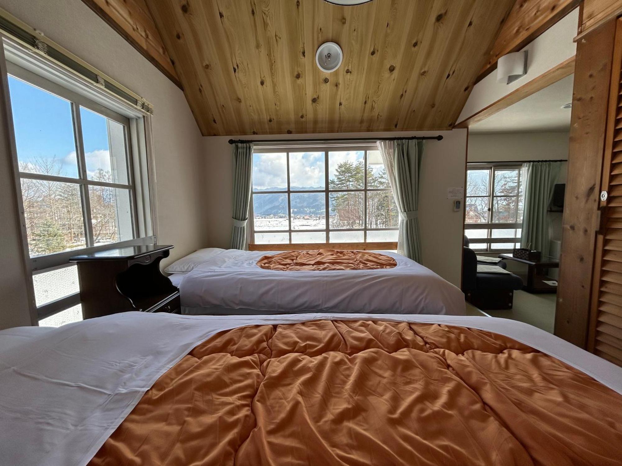 Hakuba Snow Fox Bed & Breakfast Exterior photo