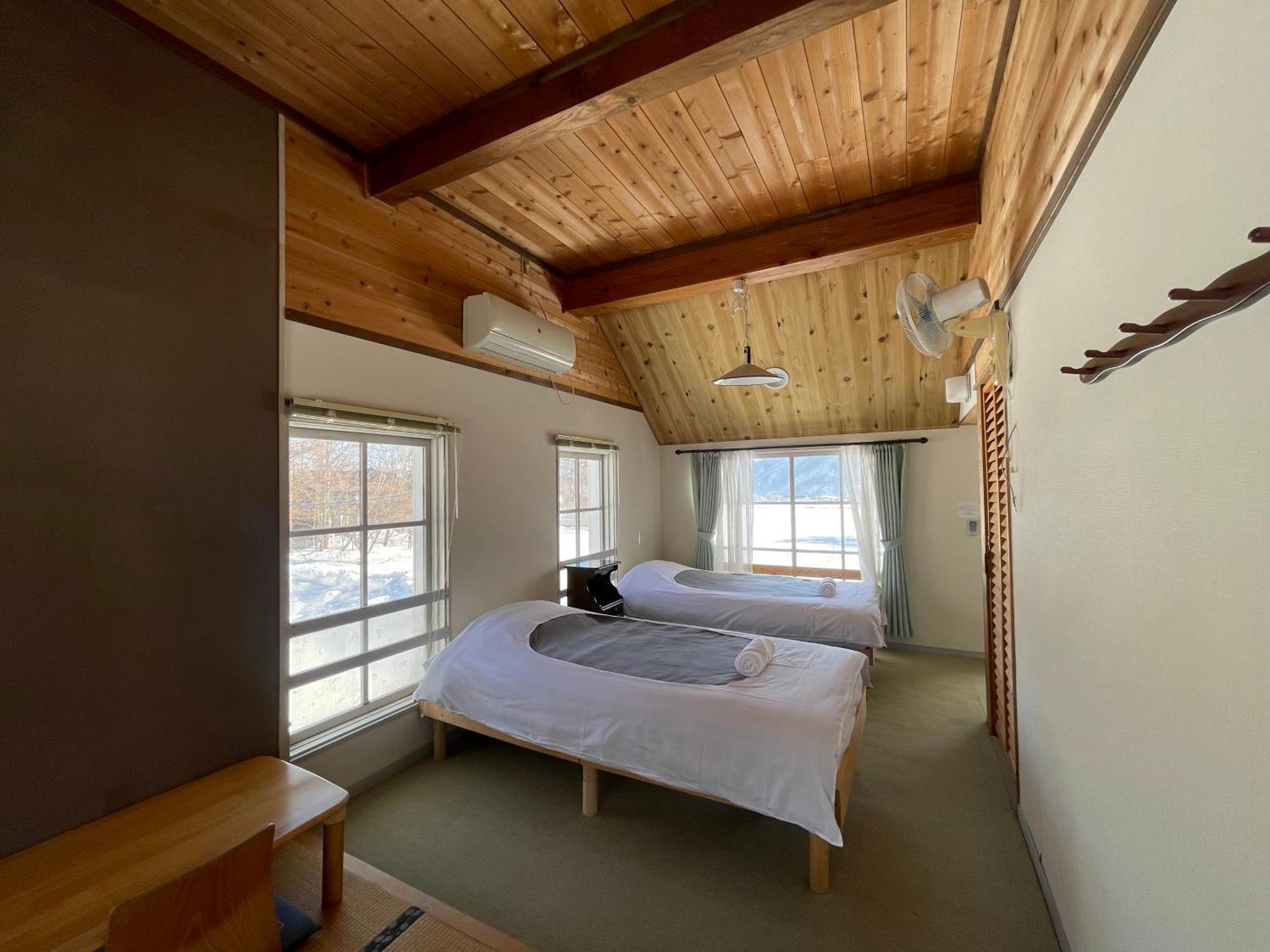 Hakuba Snow Fox Bed & Breakfast Exterior photo