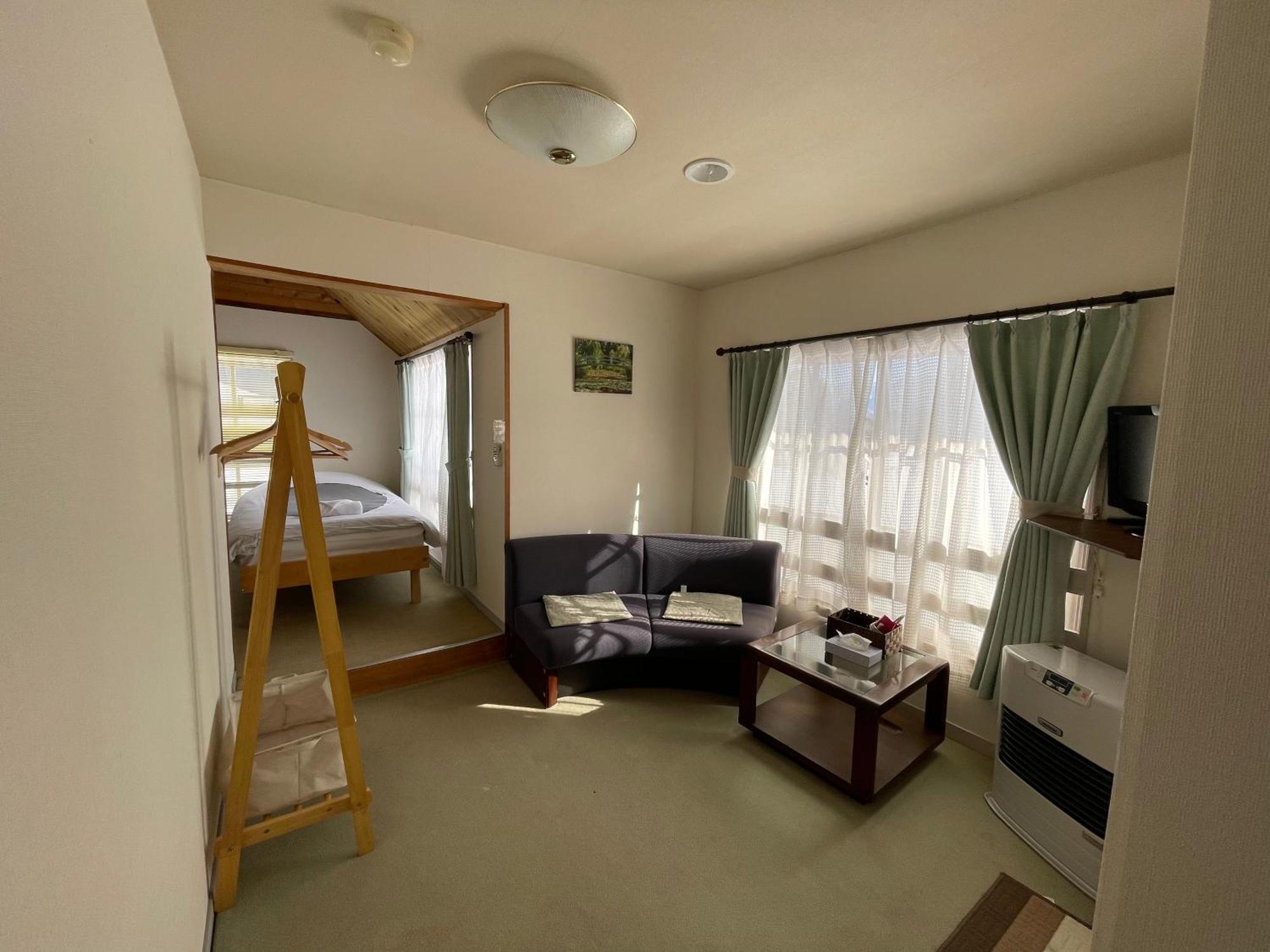 Hakuba Snow Fox Bed & Breakfast Exterior photo