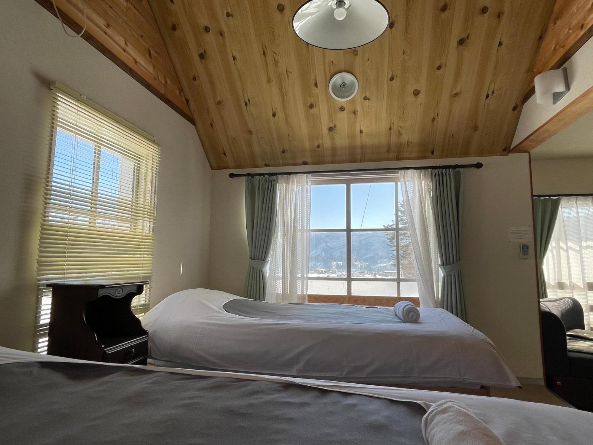 Hakuba Snow Fox Bed & Breakfast Exterior photo