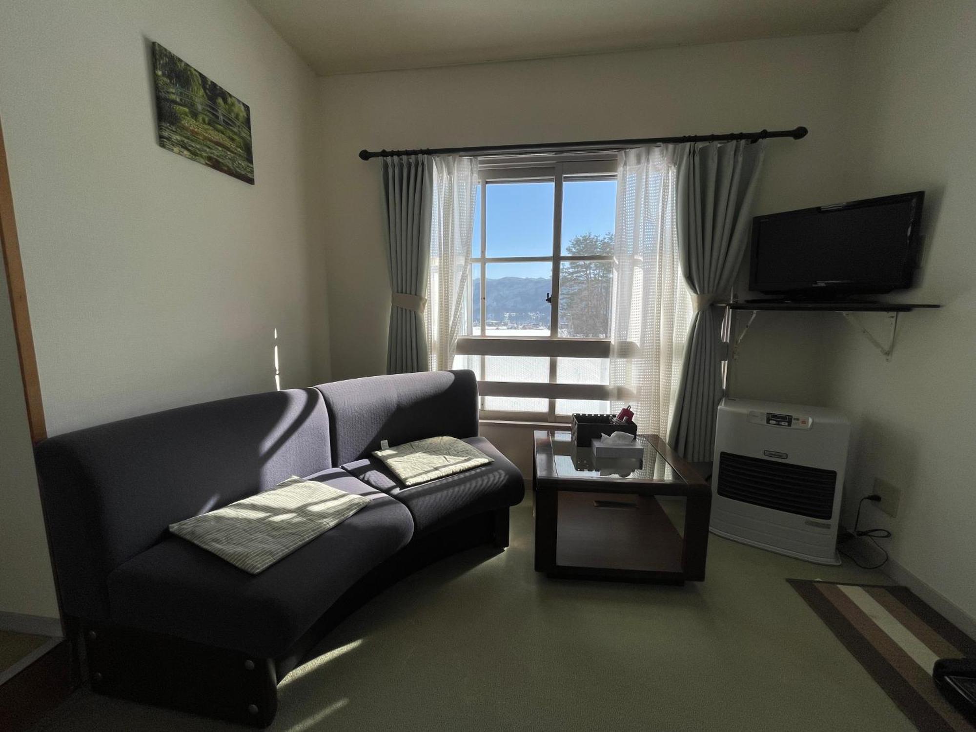 Hakuba Snow Fox Bed & Breakfast Exterior photo