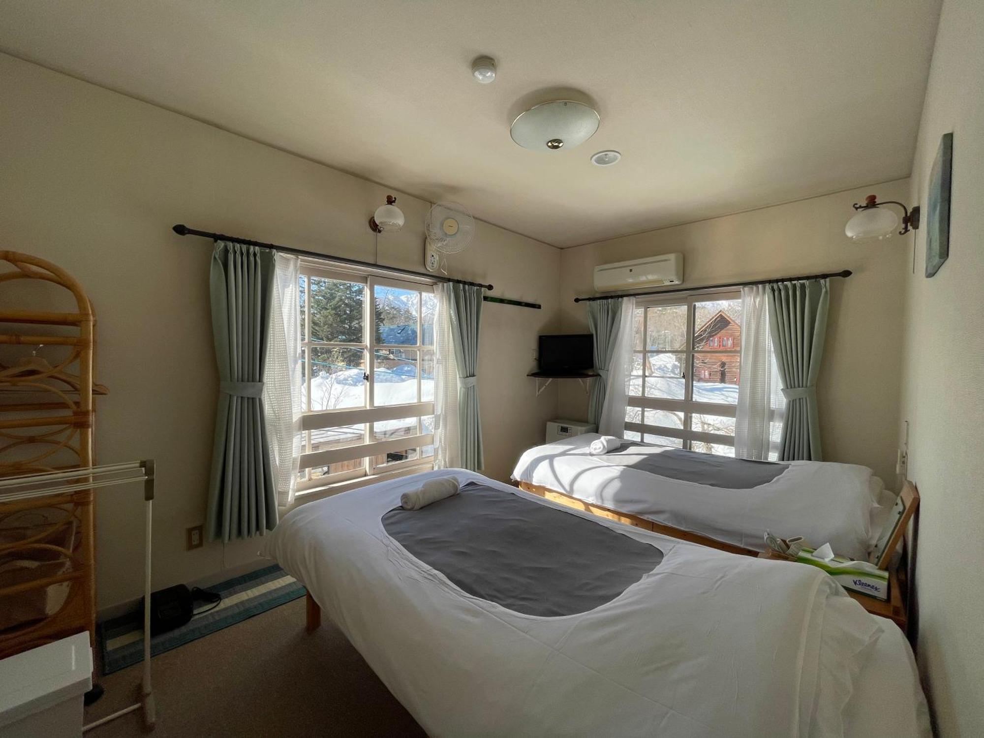Hakuba Snow Fox Bed & Breakfast Exterior photo